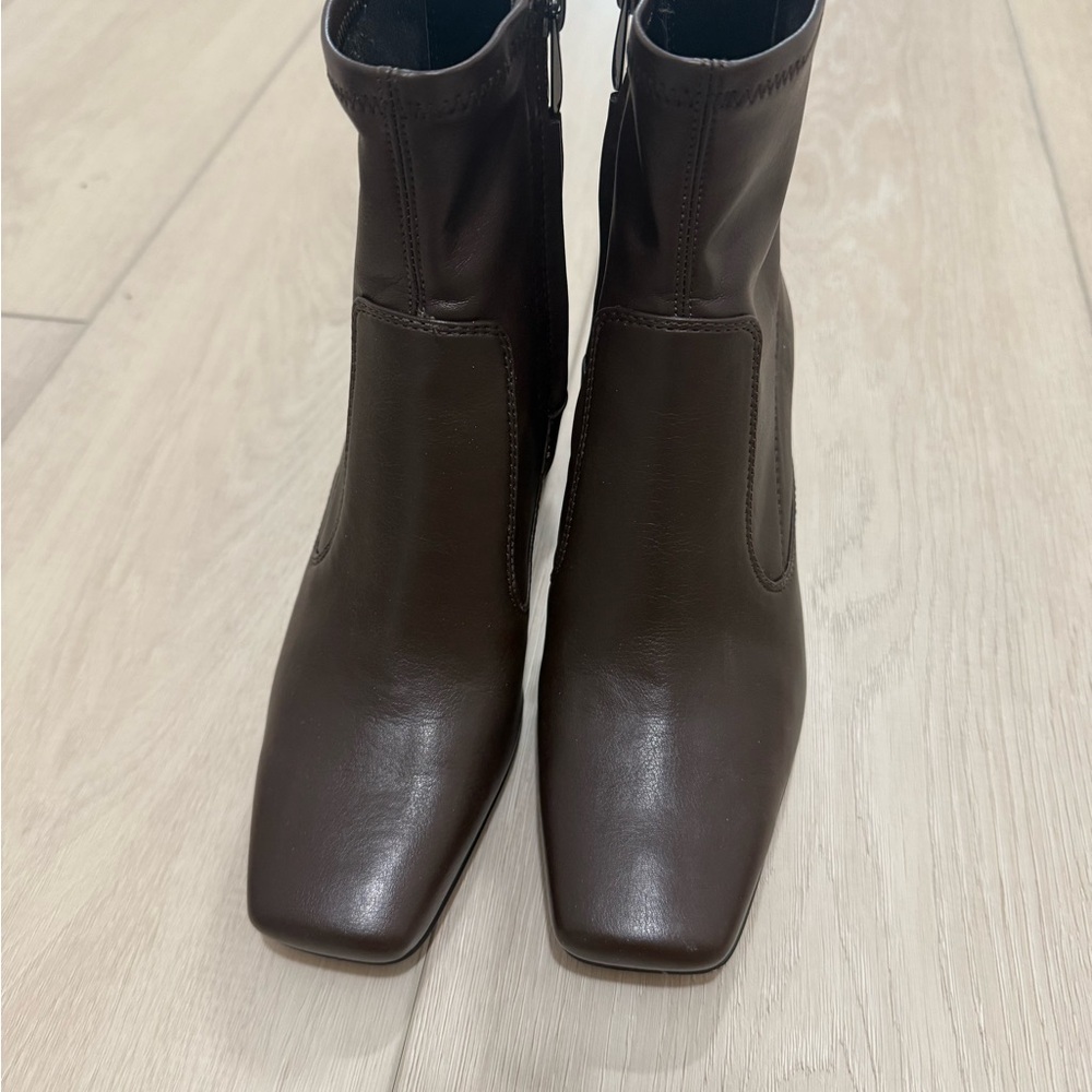 Sleek Brown Leather Ankle Booties with Square Toe - Franco Sarto - Womens size 6